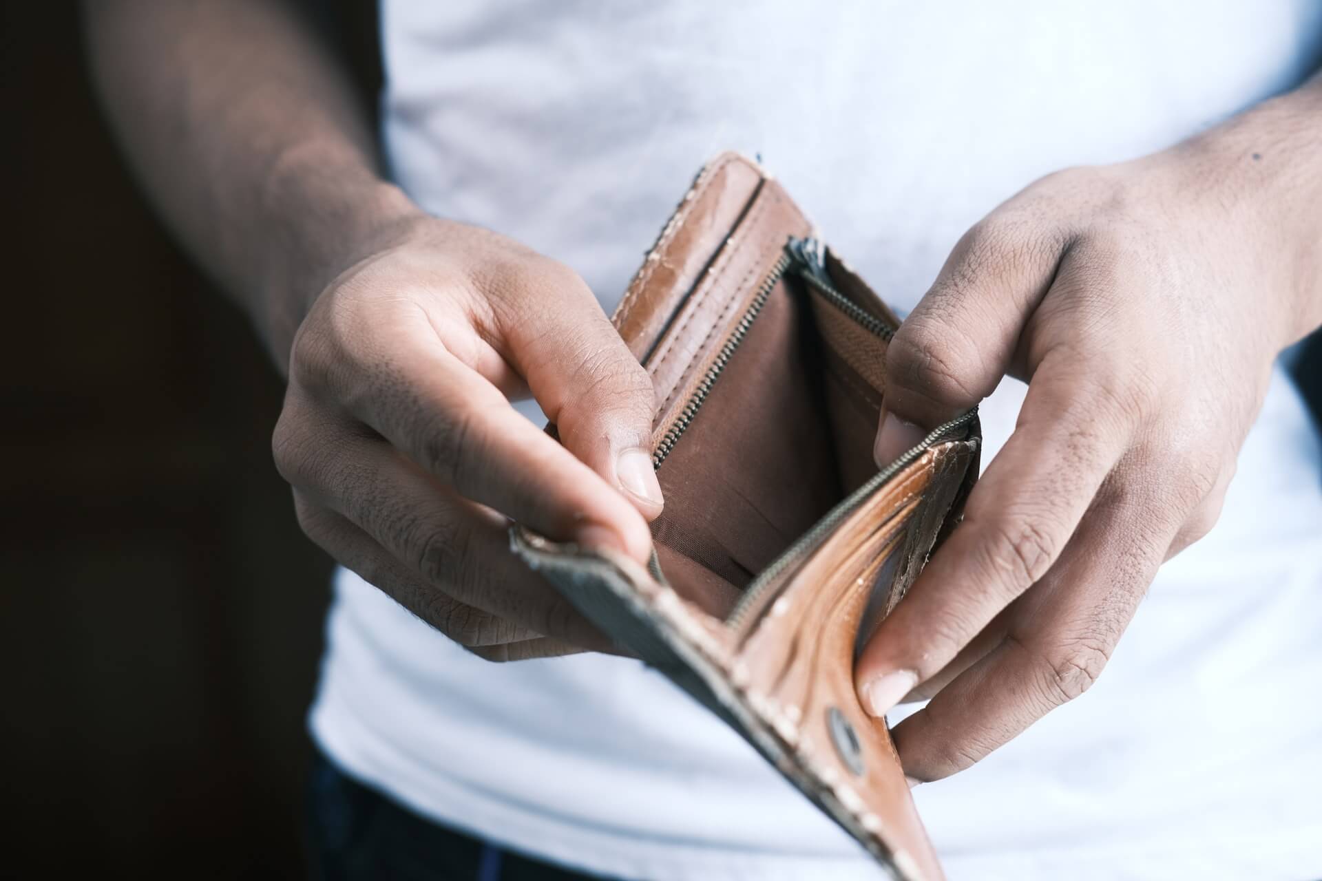 Person opening an empty wallet