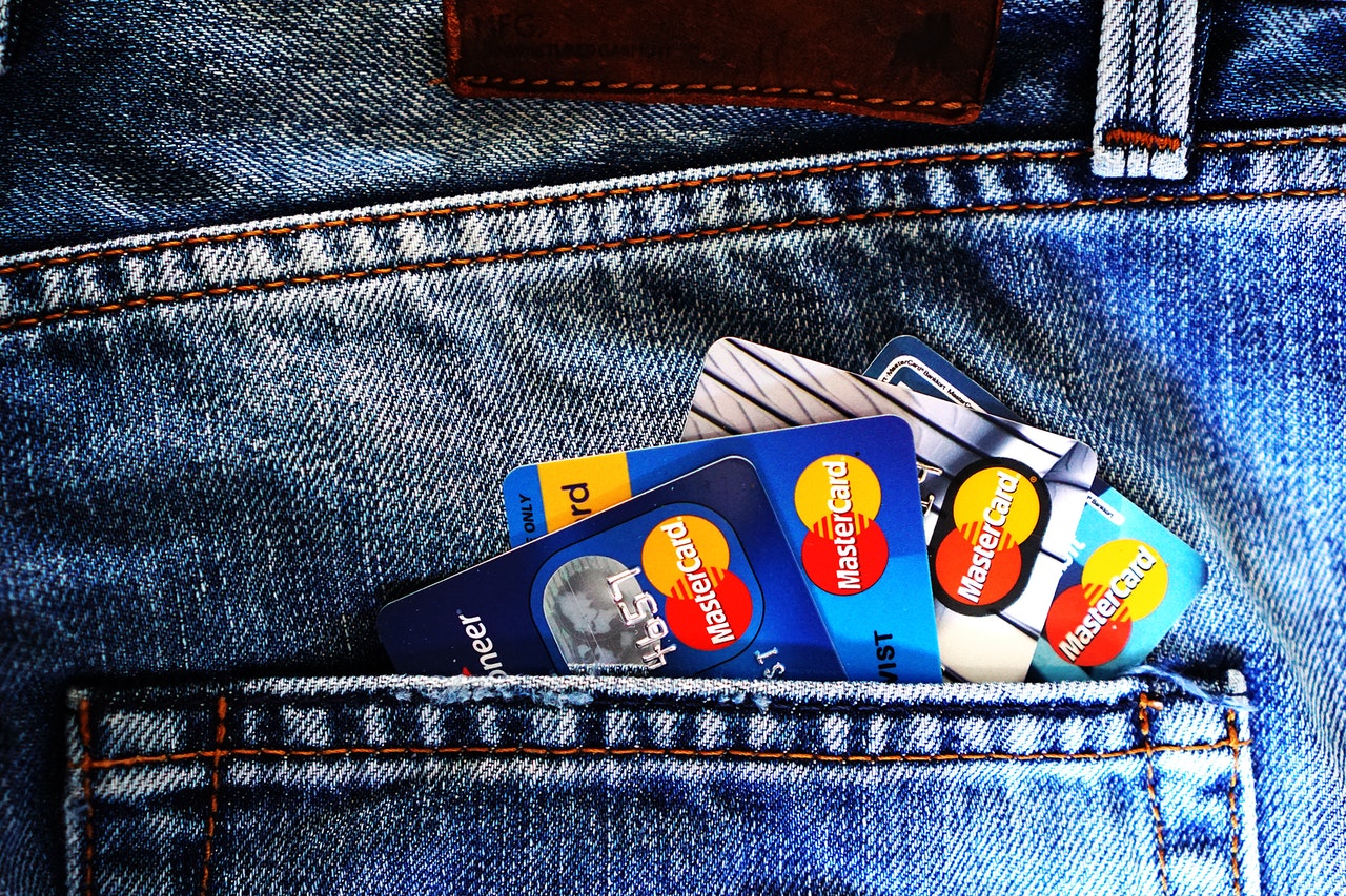 7 Best Credit Cards for Young Adults in 2023