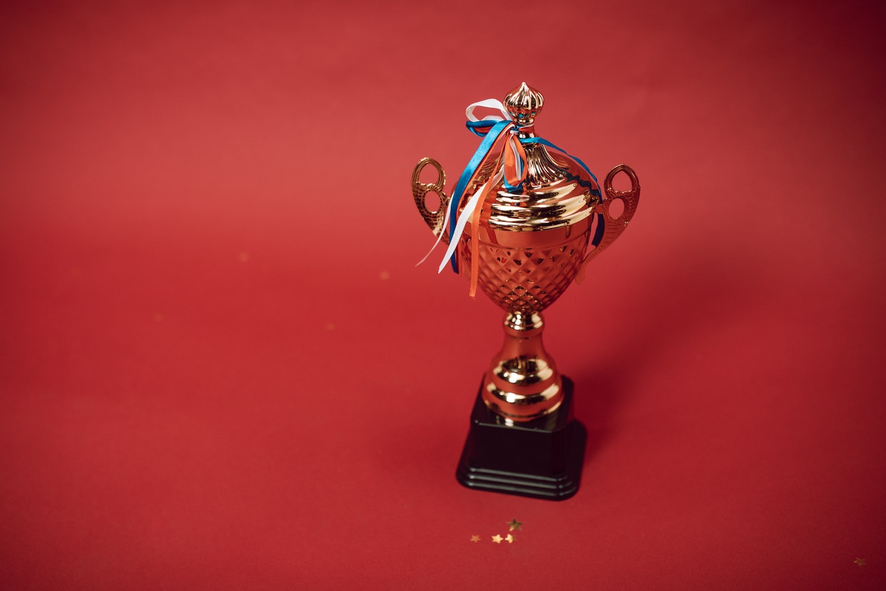 A trophy in a red background