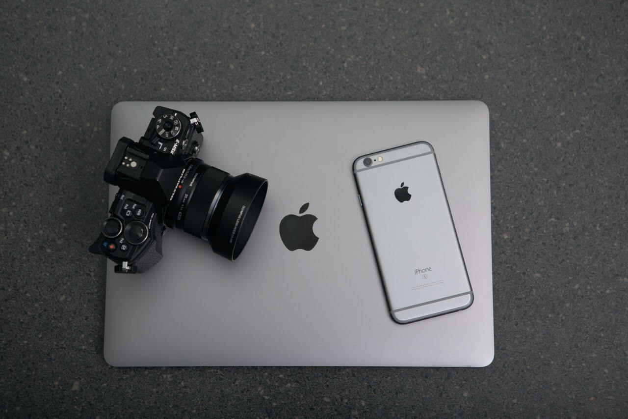 An-Apple-iphone-and-a-camera-on-an-Apple-macbook