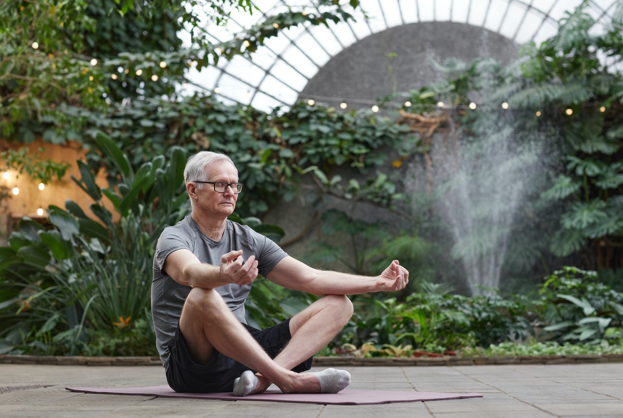 An-elderly-meditating-to-get-clarity-from-stress