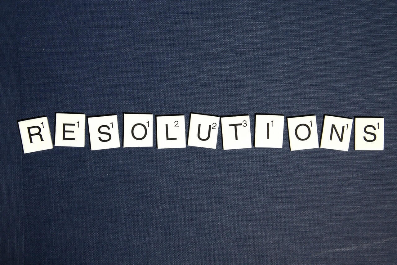 Scrabble letters saying resolution
