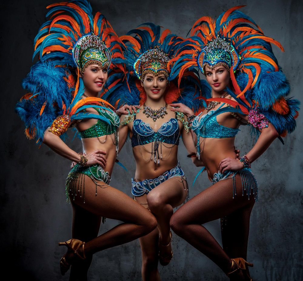 group-sexy-girls-colorful-sumptuous-carnival-feather-suit-posing