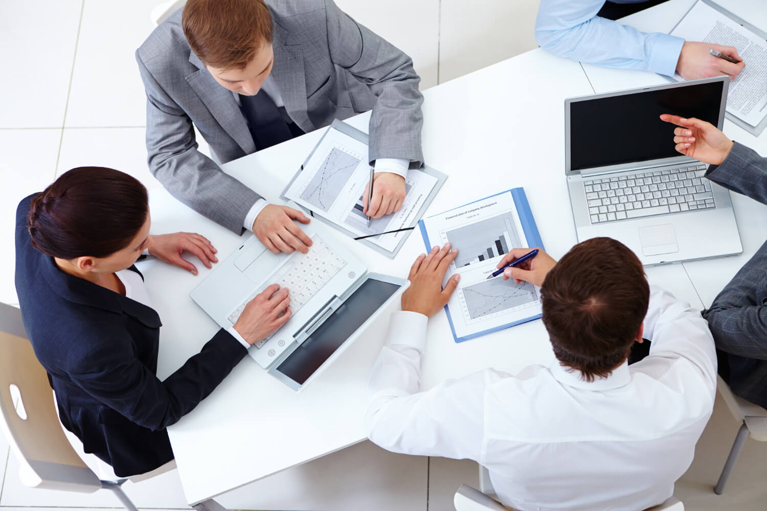 Workers sitting in a round desk planning business strategy